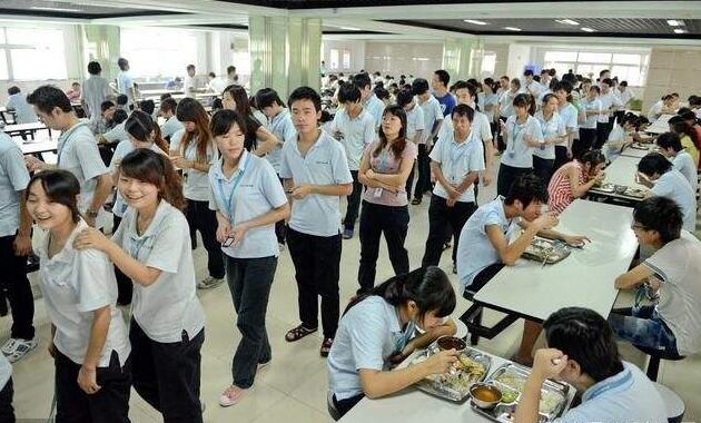 企業將食堂承包出去一年到底能省多少錢？